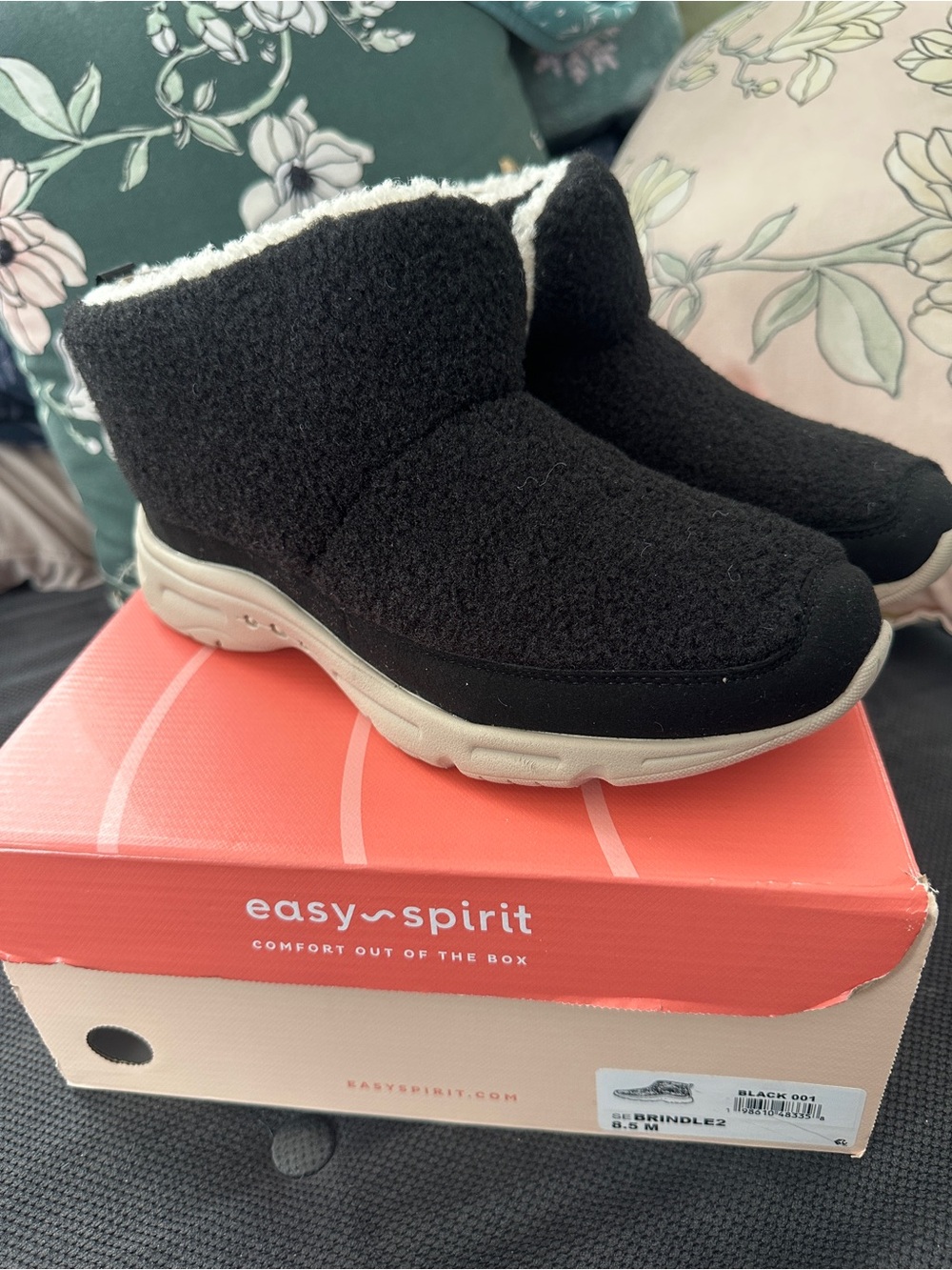 NWB: Easy Spirit Black Sherpa-Lined Slip-On Comfort Boots size 8.5